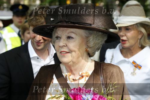 Den Haag 17 juni 2010
Koningin Beatrix opent beelden tentoonstelling op de lange voorhout.
Peter Smulders bv