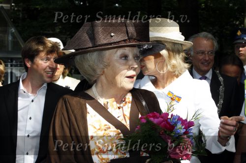 Den Haag 17 juni 2010
Koningin Beatrix opent beelden tentoonstelling op de lange voorhout.
Peter Smulders bv