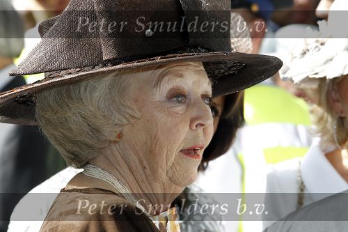 Den Haag 17 juni 2010
Koningin Beatrix opent beelden tentoonstelling op de lange voorhout.
Peter Smulders bv