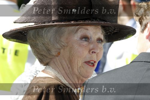 Den Haag 17 juni 2010
Koningin Beatrix opent beelden tentoonstelling op de lange voorhout.
Peter Smulders bv