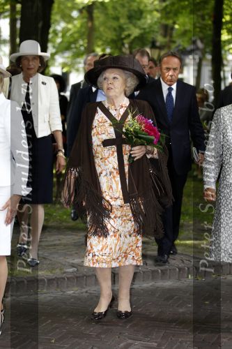 Den Haag 17 juni 2010
Koningin Beatrix opent beelden tentoonstelling op de lange voorhout.
Peter Smulders bv