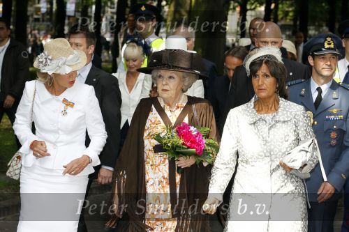 Den Haag 17 juni 2010
Koningin Beatrix opent beelden tentoonstelling op de lange voorhout.
Peter Smulders bv
