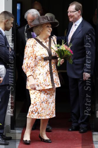 Den Haag 17 juni 2010
Koningin Beatrix opent beelden tentoonstelling op de lange voorhout.
Peter Smulders bv