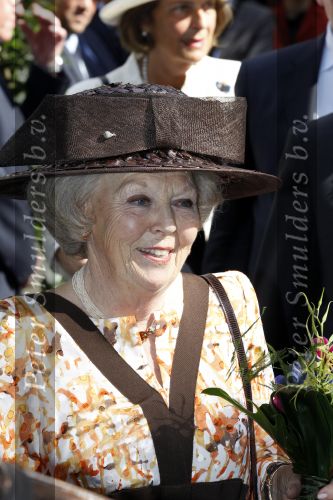 Den Haag 17 juni 2010
Koningin Beatrix opent beelden tentoonstelling op de lange voorhout.
Peter Smulders bv