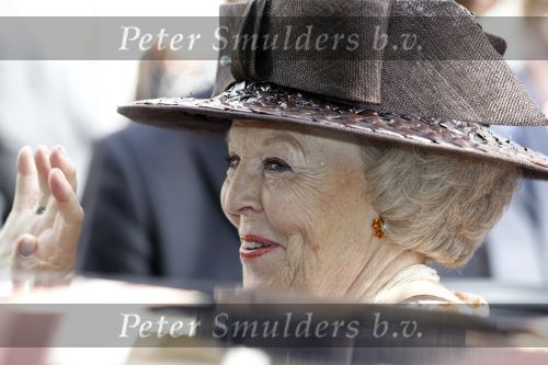 Den Haag 17 juni 2010
Koningin Beatrix opent beelden tentoonstelling op de lange voorhout.
Peter Smulders bv