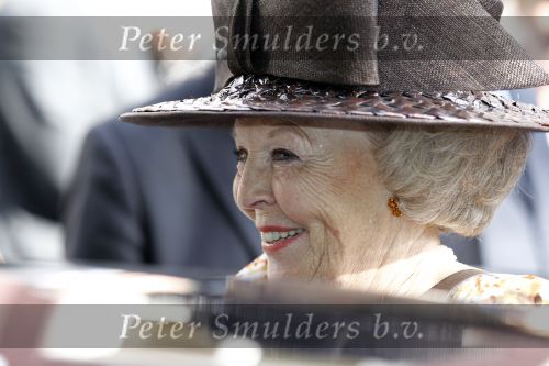 Den Haag 17 juni 2010
Koningin Beatrix opent beelden tentoonstelling op de lange voorhout.
Peter Smulders bv
