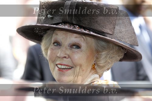 Den Haag 17 juni 2010
Koningin Beatrix opent beelden tentoonstelling op de lange voorhout.
Peter Smulders bv