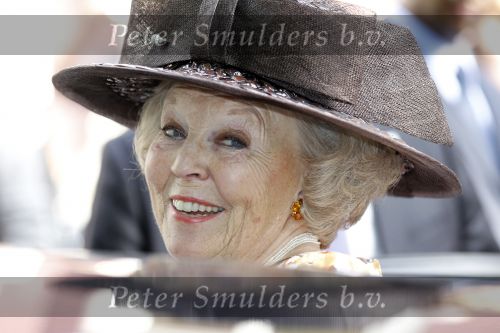 Den Haag 17 juni 2010
Koningin Beatrix opent beelden tentoonstelling op de lange voorhout.
Peter Smulders bv