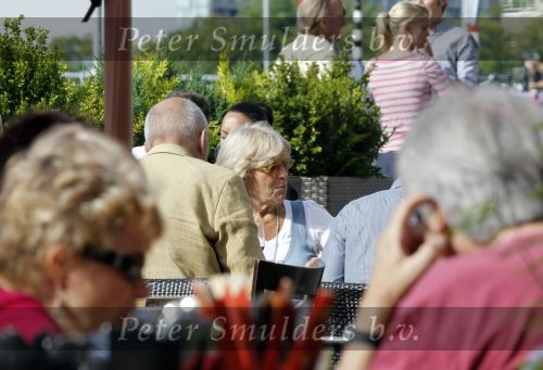 Amsterdam 30 juni 2010
Prinses Irene Prins Carlos Froukje Jansen enMatthijs Schoiuten op terras in Amsterdam.
Peter Smulders bv