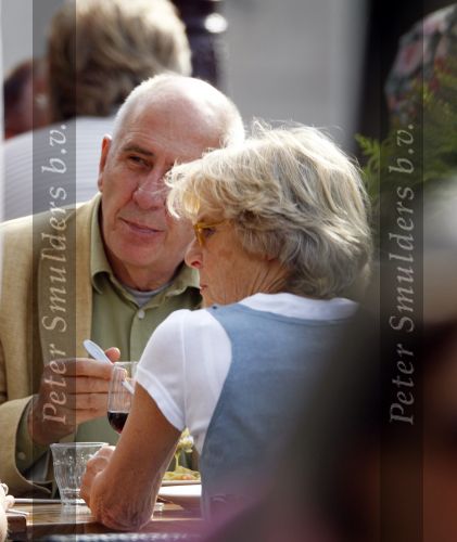 Amsterdam 30 juni 2010
Prinses Irene Prins Carlos Froukje Jansen enMatthijs Schoiuten op terras in Amsterdam.
Peter Smulders bv