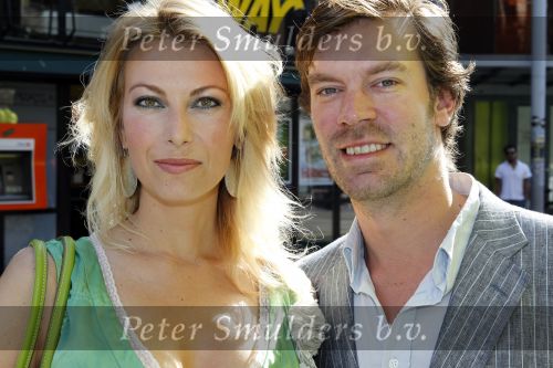 Amsterdam 27 juni 2010
Premiere Shrek 3 in Tuschinski. Susan Smit met vriend
Peter Smulders bv