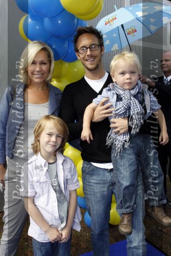 Amsterdam 19 juni 2010
Premiere Toy Story 3 in pathe arena. Tanja Jess met man Charly Luske en zoons
Peter Smulders bv