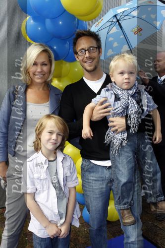 Amsterdam 19 juni 2010
Premiere Toy Story 3 in pathe arena. Tanja Jess met man Charly Luske en zoons
Peter Smulders bv