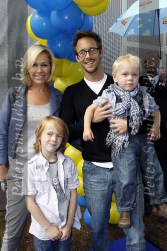 Amsterdam 19 juni 2010
Premiere Toy Story 3 in pathe arena. Tanja Jess met man Charly Luske en zoons
Peter Smulders bv