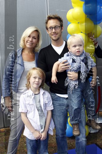 Amsterdam 19 juni 2010
Premiere Toy Story 3 in pathe arena. Tanja Jess met man Charly Luske en zoons
Peter Smulders bv