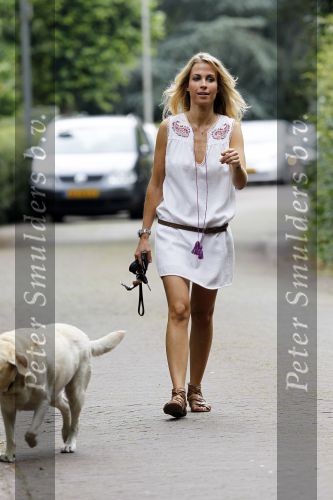 Laren 30 juni 2010
Vivian Ewbank laat haar honden uit.
Peter Smulders bv