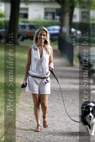 Laren 30 juni 2010
Vivian Ewbank laat haar honden uit.
Peter Smulders bv
