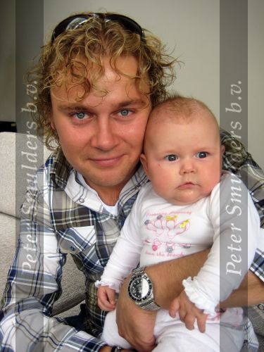 ~~Wesly Bronkhorst met zijn dochter .