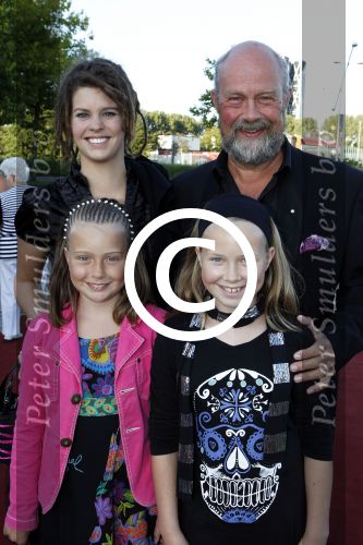 Amsterdam 15 augustus 2011
Premiere circus Renz in Amsterdam. Bert Simhoffer met vrouw en kinderen. Bert is 55 kg afgevallen
Peter Smulders bv