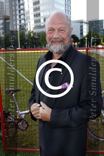 Amsterdam 15 augustus 2011
Premiere circus Renz in Amsterdam. Bert Simhoffer met vrouw en kinderen. Bert is 55 kg afgevallen
Peter Smulders bv