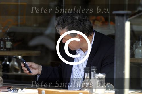 Amsterdam 15 augustus 2011
Charles Groenhuijzen op terras.
Peter Smulders bv