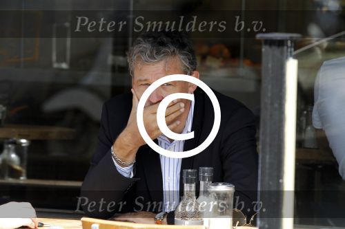 Amsterdam 15 augustus 2011
Charles Groenhuijzen op terras.
Peter Smulders bv