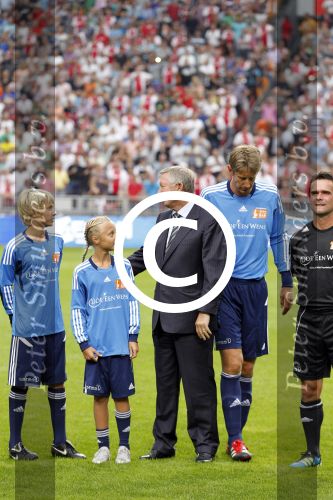 Amsterdam 3 augustus 2011
Afscheidswedstrijd Edwin v d Sar in Arena . Edwin met zijn vrouw Annemarie en kinderen Joe en Lynn
Peter Smulders bv