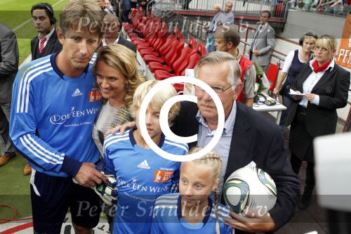 Amsterdam 3 augustus 2011
Afscheidswedstrijd Edwin v d Sar in Arena . Edwin met zijn vrouw Annemarie en kinderen Joe en Lynn
Peter Smulders bv