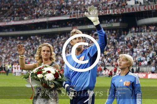 Amsterdam 3 augustus 2011
Afscheidswedstrijd Edwin v d Sar in Arena . Edwin met zijn vrouw Annemarie en kinderen Joe en Lynn
Peter Smulders bv