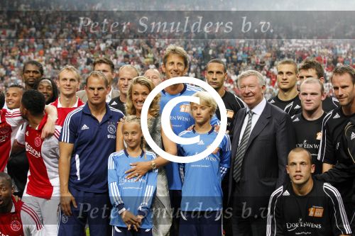 Amsterdam 3 augustus 2011
Afscheidswedstrijd Edwin v d Sar in Arena . Edwin met zijn vrouw Annemarie en kinderen Joe en Lynn
Peter Smulders bv