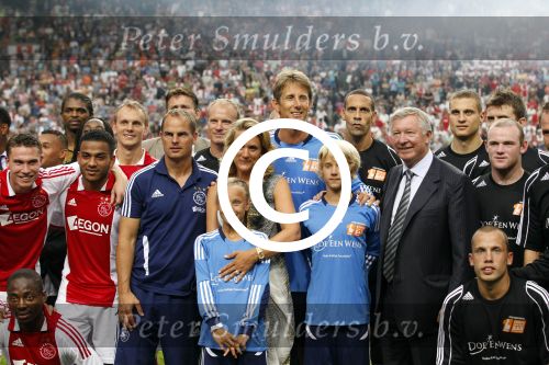 Amsterdam 3 augustus 2011
Afscheidswedstrijd Edwin v d Sar in Arena . Edwin met zijn vrouw Annemarie en kinderen Joe en Lynn
Peter Smulders bv