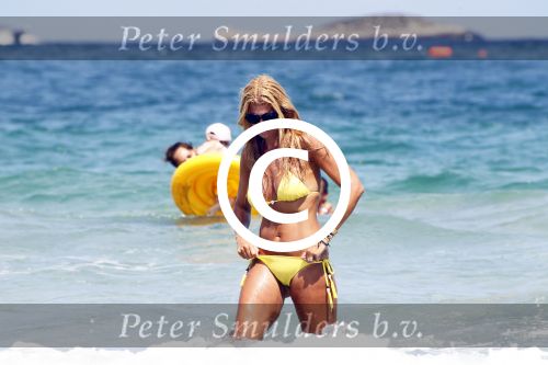 Ibiza 10 augustus 2011
Estelle en Joelle Gullit op vakantie op ibiza. Ruud en Maxim zijn samen naar Zuid Afrika voor een voetbaltournooi.
Peter Smulders bv