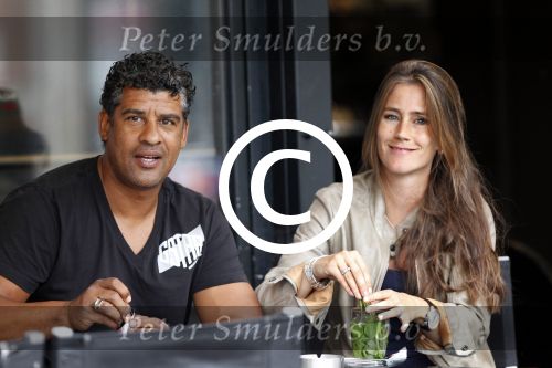 Amsterdam 3 augustus 2011
Frank Rijkaard met zijn vrouw op terras.
Peter Smulders bv