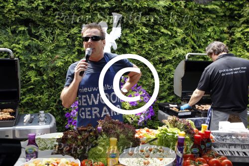 Aalsmeer 9 juli 2011
BBQ van Gerard Joling met fans bij hem thuis. 
Peter Smulders bv