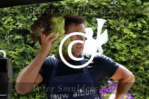 Aalsmeer 9 juli 2011
BBQ van Gerard Joling met fans bij hem thuis. 
Peter Smulders bv