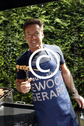 Aalsmeer 9 juli 2011
BBQ van Gerard Joling met fans bij hem thuis. 
Peter Smulders bv