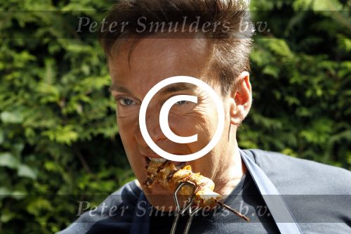 Aalsmeer 9 juli 2011
BBQ van Gerard Joling met fans bij hem thuis. 
Peter Smulders bv
