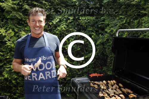 Aalsmeer 9 juli 2011
BBQ van Gerard Joling met fans bij hem thuis. 
Peter Smulders bv