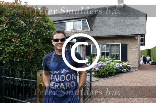 Aalsmeer 9 juli 2011
BBQ van Gerard Joling met fans bij hem thuis. huis Gerard
Peter Smulders bv