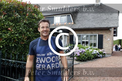 Aalsmeer 9 juli 2011
BBQ van Gerard Joling met fans bij hem thuis. 
Peter Smulders bv