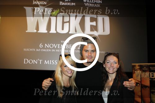 Amsterdam 14 juli 2011
Premiere commercial Wicked met in de hoofdrollen Chantal janzen Jim Bakkum Willemijn Verkaik Bill van Dijk en Pamela Teves.
Peter Smulders bv
