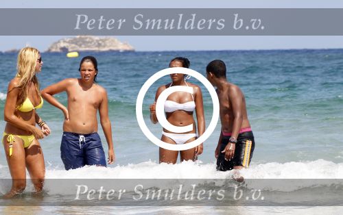 Ibiza 10 augustus 2011
Estelle en Joelle Gullit op vakantie op ibiza. Ruud en Maxim zijn samen naar Zuid Afrika voor een voetbaltournooi.
Peter Smulders bv