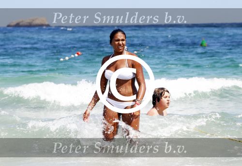 Ibiza 10 augustus 2011
Estelle en Joelle Gullit op vakantie op ibiza. Ruud en Maxim zijn samen naar Zuid Afrika voor een voetbaltournooi.
Peter Smulders bv