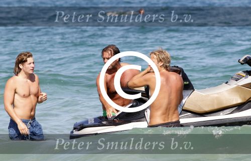 Ibiza 10 augustus 2011
John Ewbank met dochter Day en vrienden op ibiza en met jet ski.
Peter Smulders bv
