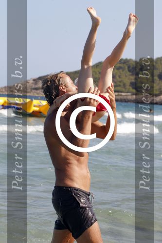 Ibiza 10 augustus 2011
John Ewbank met dochter Day en vrienden op ibiza en met jet ski.
Peter Smulders bv