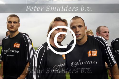Amsterdam 3 augustus 2011
Afscheidswedstrijd Edwin v d Sar in Arena . Johnny Heitinga met Boudewijn Zenden
Peter Smulders bv