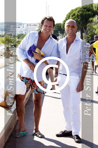 Cannes 14 juli 2011
Leco v Zadelhoff en vriend Rob op het strand van Cannes.
Peter Smulders bv