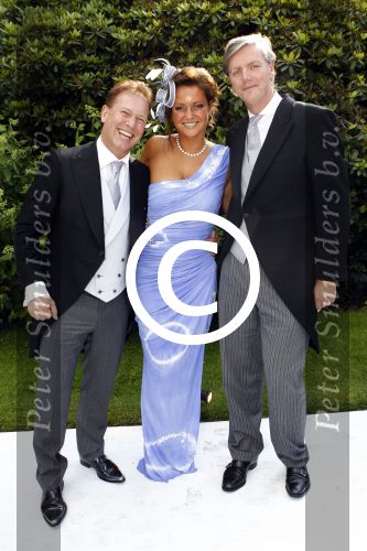Ermelo 9 juli 2011
Trouwen Winston Gerschtanowitz en Renate Verbaan bij hotel het Roode Koper. Marcel Boekhoorn met zijn vriendin Danielle en Victor Muller
Peter Smulders bv