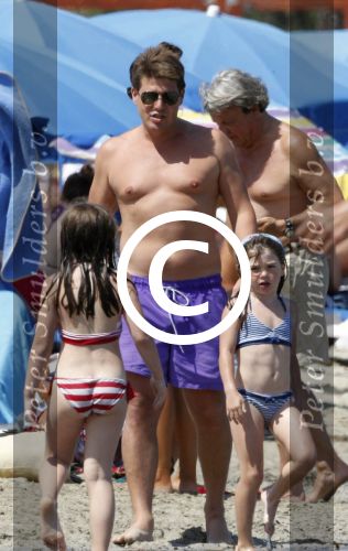 Ibiza 26 juli 2011
Wendy v Dijk met Erland Galjaard en Sem en Lizzy op het strand. Ook Martijn Amanda Bickel Jasmijn Achilles en Michelle Krabbe zijn aanwezig bij coco beach.
Peter Smulders bv