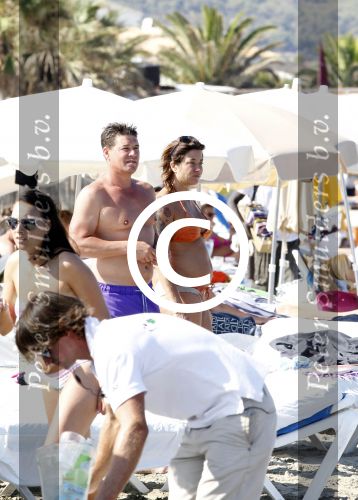 Ibiza 26 juli 2011
Wendy v Dijk met Erland Galjaard en Sem en Lizzy op het strand. Ook Martijn Amanda Bickel Jasmijn Achilles en Michelle Krabbe zijn aanwezig bij coco beach.
Peter Smulders bv